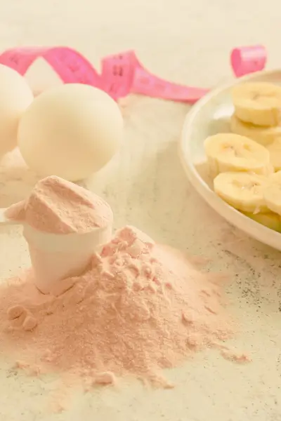 Miarka Odżywki Białkowej – Idealny Dodatek do Fit Pączków! Miarka odżywki białkowej dodawana do składników na fit pączki.