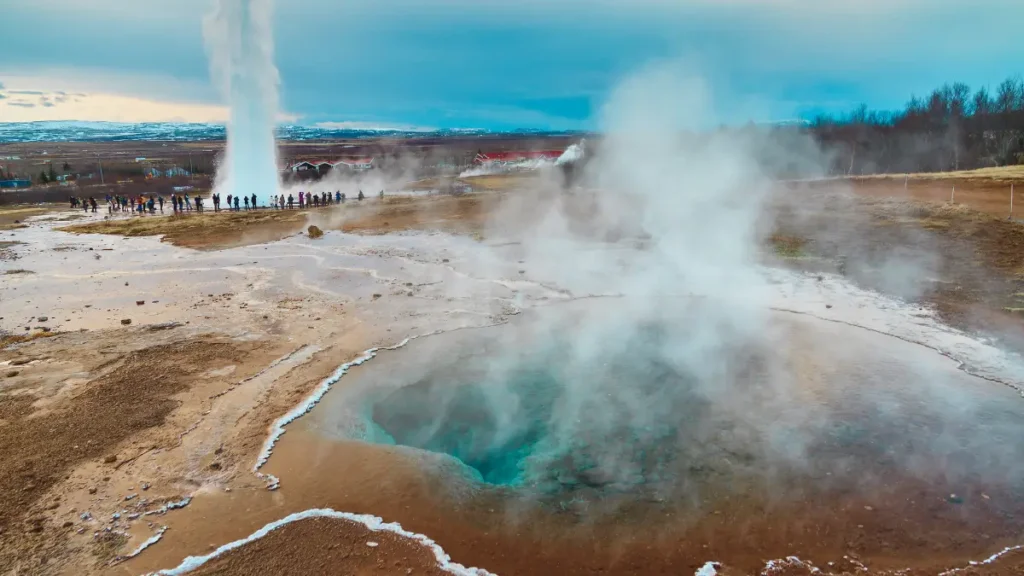 Islandia gejzery – widok na dolinę Haukadalur, miejsce słynnych erupcji Strokkur i Geysir