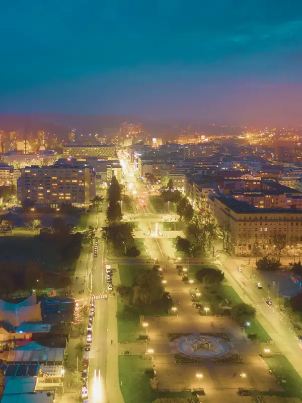 Skwer Kościuszki w Gdyni – promenada z okrętami-muzeami i żaglowcem Dar Pomorza
Image caption (Skwer Kościuszki)